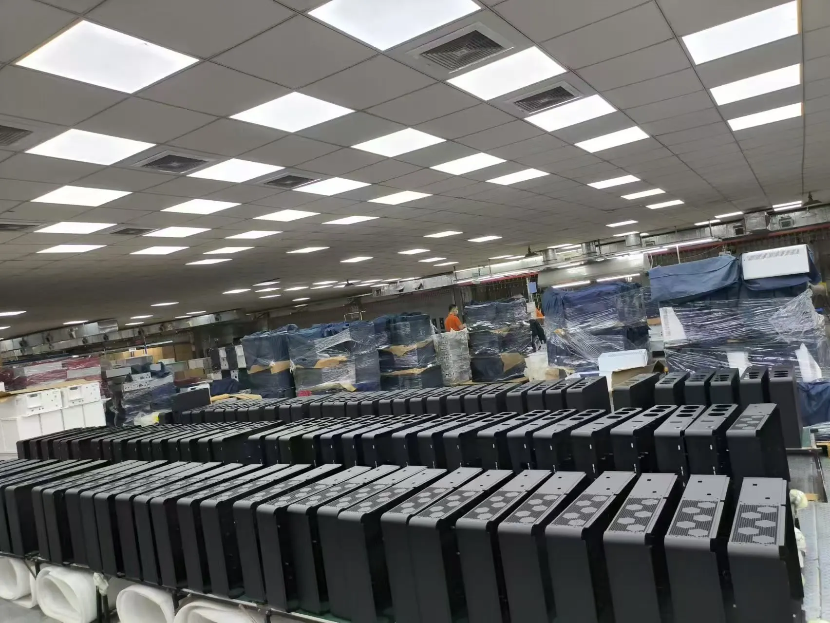 Zhongda Smart vending machine production and stock environment